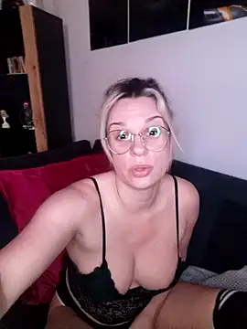 Snapshot of SpicyVicky chatting on February 19, 6:55 am SpicyVicky online show from February 19, 6:55 am