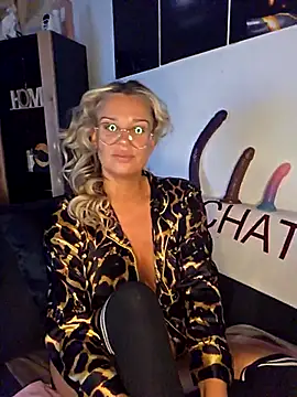 Snapshot of SpicyVicky chatting on September 26, 4:49 am SpicyVicky online show from September 26, 4:49 am