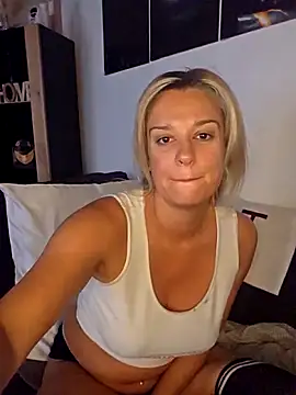 Snapshot of SpicyVicky chatting on September 30, 5:34 am SpicyVicky online show from September 30, 5:34 am