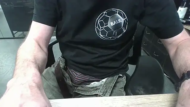 Snapshot of Michealtje85 chatting on December 1, 4:12 pm Michealtje85 online show from December 1, 4:12 pm