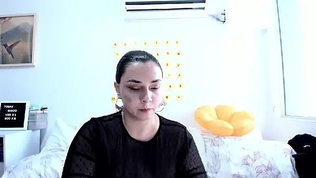 SuzyGamingFairy online show from July 27, 6:15 pm