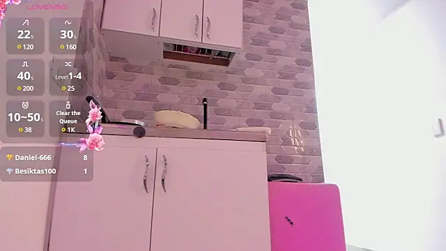 Snapshot of samantha_evans2 chatting on January 13, 7:32 am samantha evans2 online show from January 13, 7:32 am