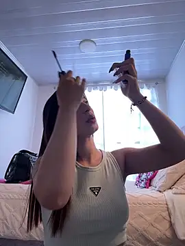 Snapshot of samantha_evans2 chatting on February 15, 7:28 pm samantha evans2 online show from February 15, 7:28 pm