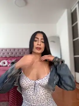 Snapshot of samantha_evans2 chatting on October 7, 10:07 pm samantha evans2 online show from October 7, 10:07 pm