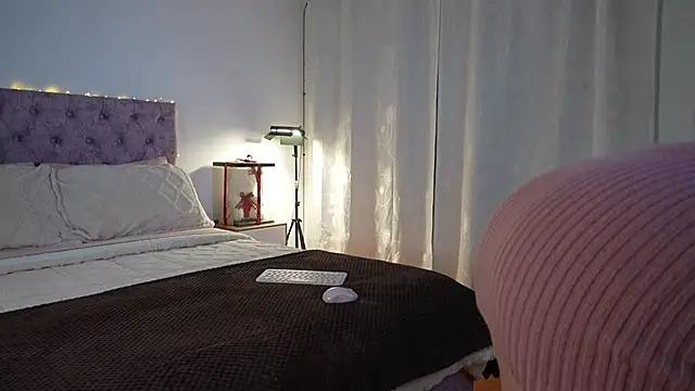 Snapshot of samantha_evans2 chatting on May 26, 1:23 am samantha evans2 online show from May 26, 1:23 am
