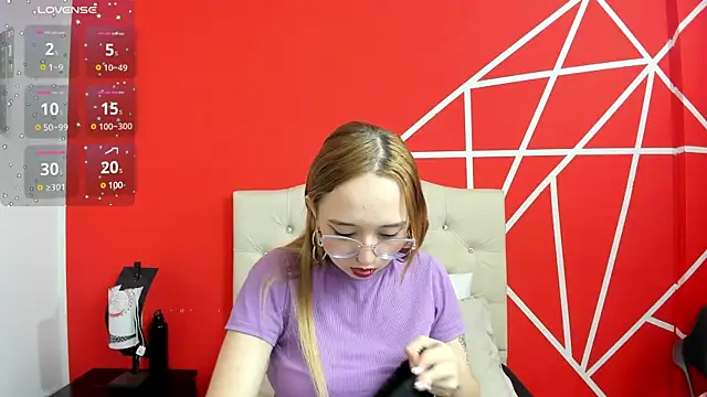 Liaroberts1 online show from January 8, 12:05 pm