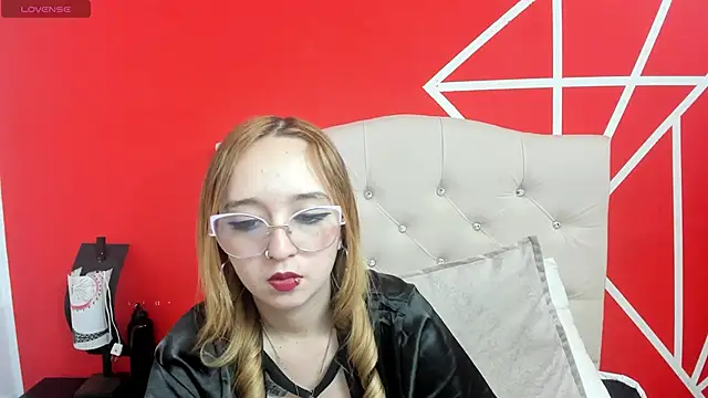 Liaroberts1 online show from January 10, 6:06 pm