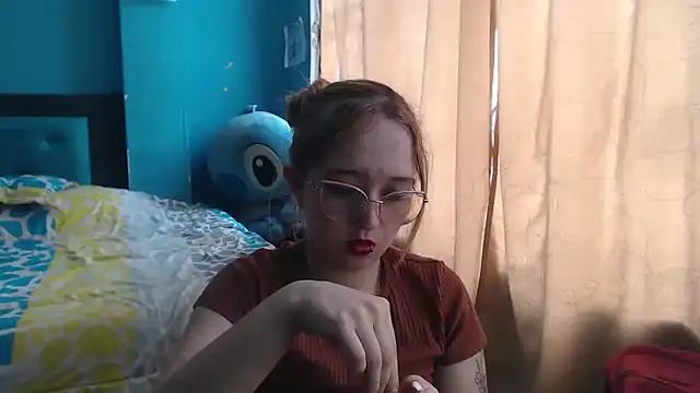 Liaroberts1 online show from January 29, 6:18 pm