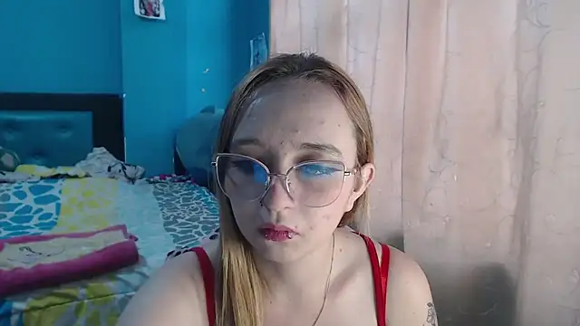 Liaroberts1 online show from February 7, 12:06 pm