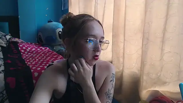 Liaroberts1 online show from February 11, 6:11 pm