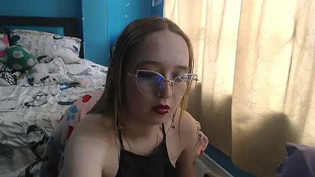 Liaroberts1 online show from February 19, 6:10 pm