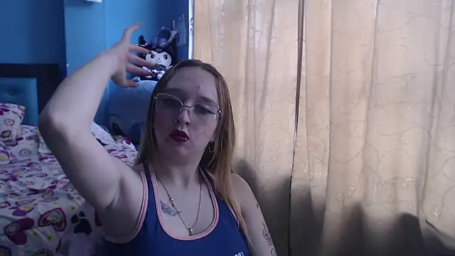 Liaroberts1 online show from March 8, 3:13 pm