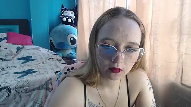 Liaroberts1 online show from March 11, 11:55 am