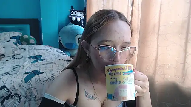 Liaroberts1 online show from March 12, 12:04 pm