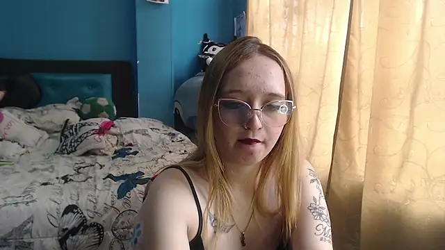 Liaroberts1 online show from March 14, 6:18 pm