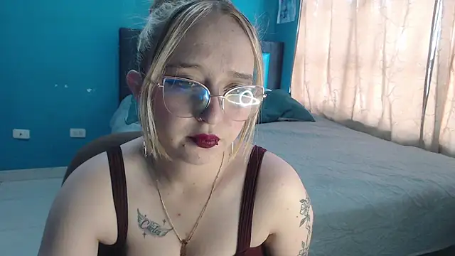 Liaroberts1 online show from September 13, 12:05 pm