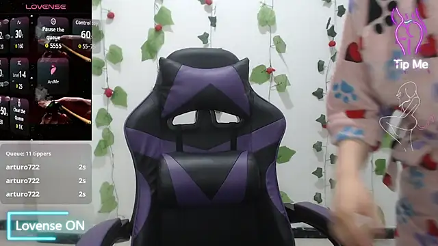 Liaroberts1 online show from February 3, 6:40 am