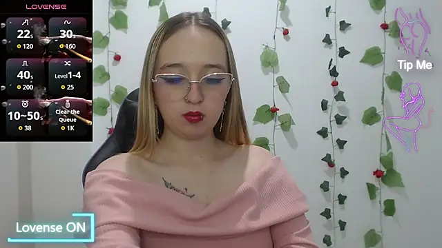 Liaroberts1 online show from February 6, 2:38 am