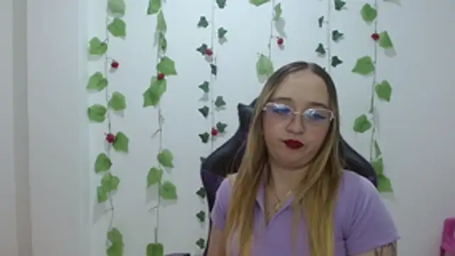 Liaroberts1 online show from May 7, 3:34 am