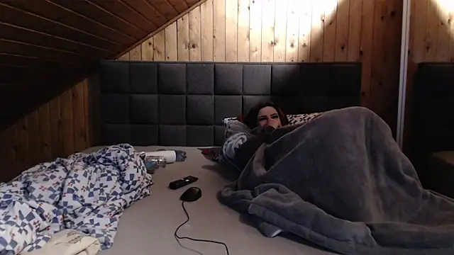 BoeseMoni1998 online show from February 9, 6:05 pm