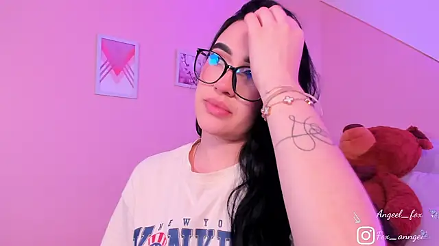 angeel fox online show from January 7, 2:36 am