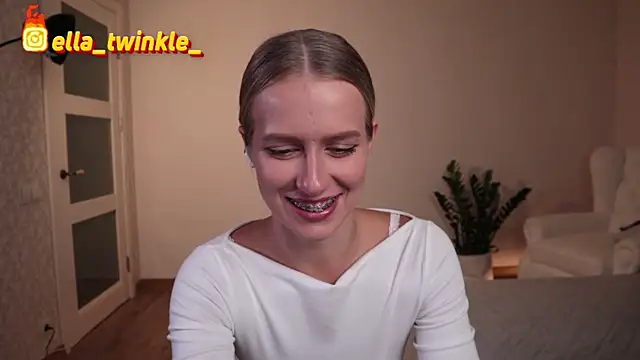 ella twinkl online show from September 26, 7:07 pm