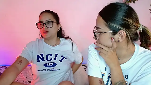 Jules n Gia online show from December 14, 11:12 pm