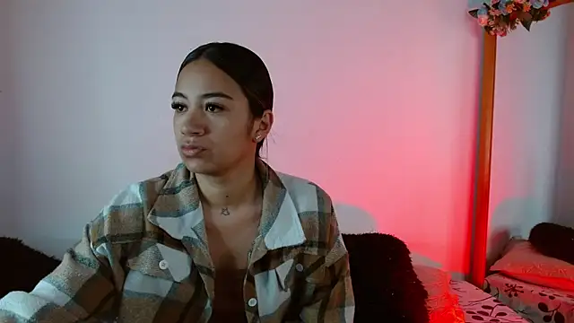 Jules n Gia online show from December 30, 11:59 am