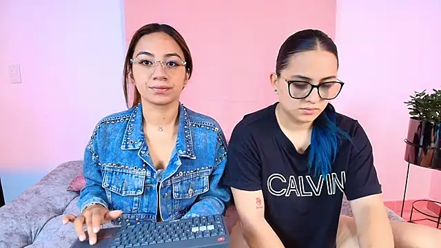 Jules n Gia online show from October 29, 10:28 am