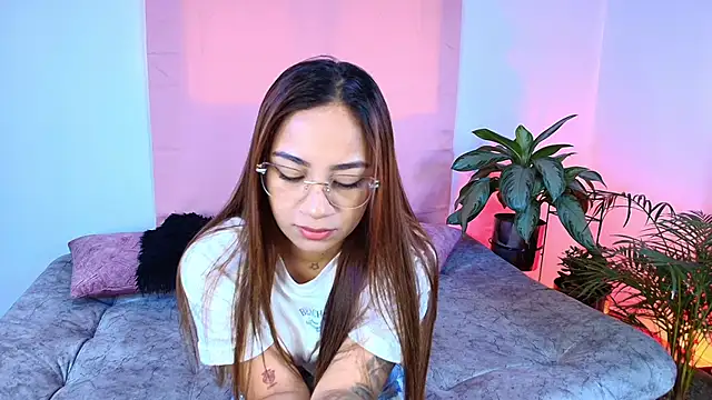 Jules n Gia online show from December 3, 5:55 pm