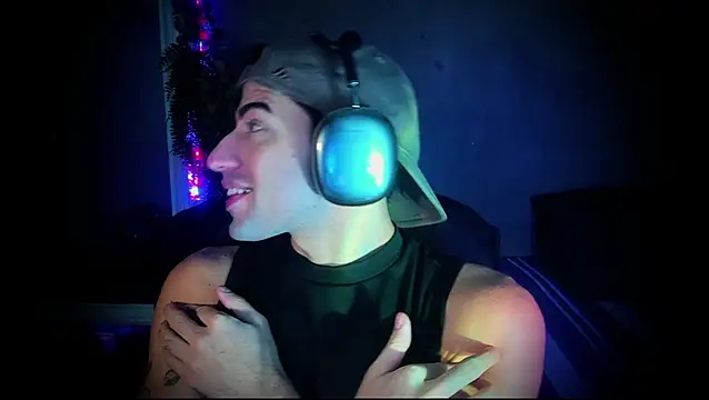 Snapshot of newjeff chatting on October 8, 6:22 am newjeff online show from October 8, 6:22 am