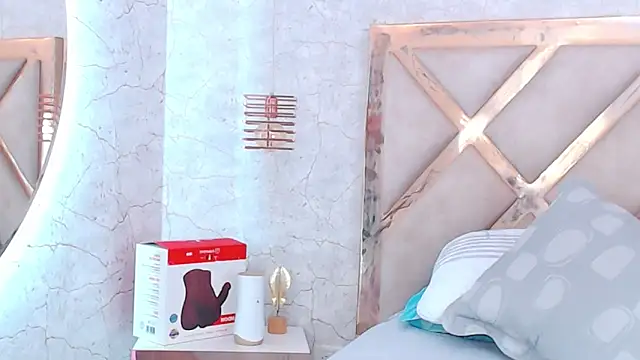 JoannaStanford online show from October 18, 3:35 pm