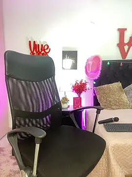 Snapshot of AriannaTorres chatting on November 18, 11:03 am AriannaTorres online show from November 18, 11:03 am