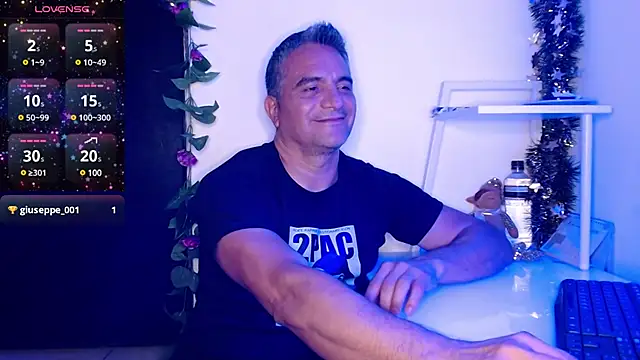 Snapshot of golden_punisher chatting on December 8, 8:51 am golden punisher online show from December 8, 8:51 am