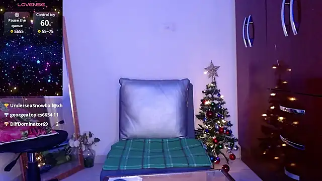 Snapshot of golden_punisher chatting on December 12, 8:47 am golden punisher online show from December 12, 8:47 am