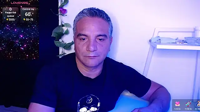 Snapshot of golden_punisher chatting on January 15, 5:08 am golden punisher online show from January 15, 5:08 am