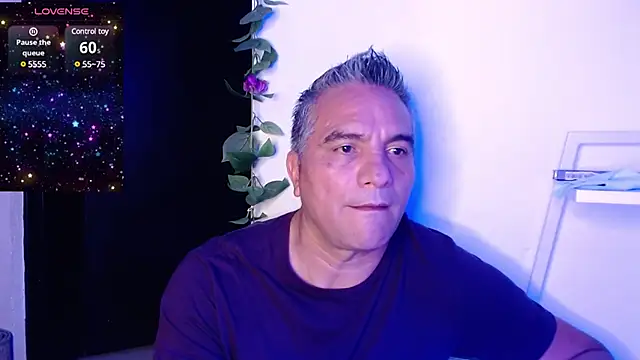 Snapshot of golden_punisher chatting on January 19, 5:15 am golden punisher online show from January 19, 5:15 am