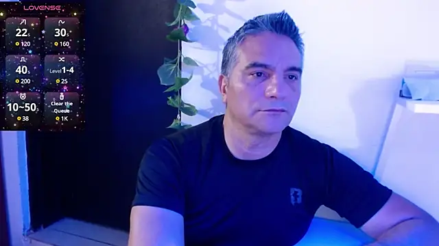 Snapshot of golden_punisher chatting on January 25, 5:40 am golden punisher online show from January 25, 5:40 am