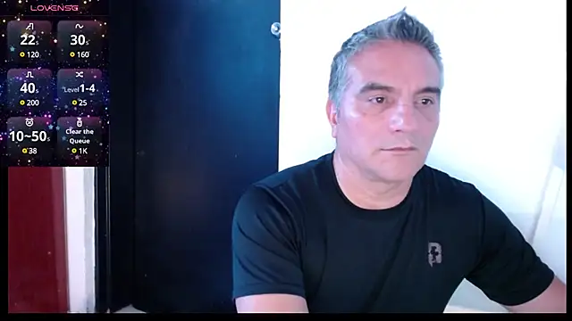 Snapshot of golden_punisher chatting on January 30, 8:22 am golden punisher online show from January 30, 8:22 am