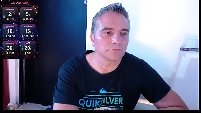 Snapshot of golden_punisher chatting on February 1, 5:18 am golden punisher online show from February 1, 5:18 am