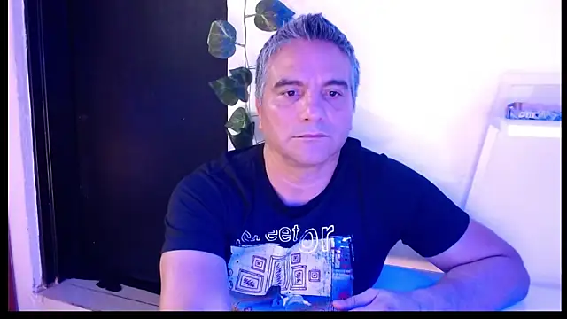 Snapshot of golden_punisher chatting on February 5, 5:41 am golden punisher online show from February 5, 5:41 am