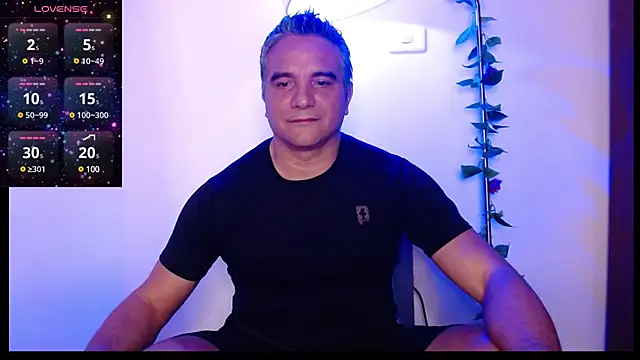 Snapshot of golden_punisher chatting on February 16, 3:58 am golden punisher online show from February 16, 3:58 am