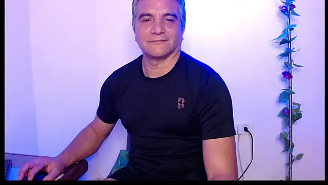 Snapshot of golden_punisher chatting on February 22, 7:34 am golden punisher online show from February 22, 7:34 am