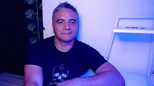 Snapshot of golden_punisher chatting on March 11, 4:54 am golden punisher online show from March 11, 4:54 am