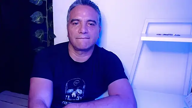 Snapshot of golden_punisher chatting on March 11, 7:58 am golden punisher online show from March 11, 7:58 am