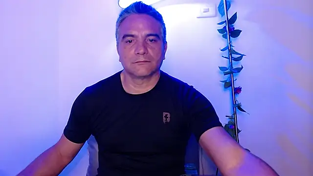 Snapshot of golden_punisher chatting on March 12, 7:24 am golden punisher online show from March 12, 7:24 am