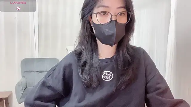 Snapshot of _minji_bae chatting on October 26, 6:25 pm minji bae online show from October 26, 6:25 pm