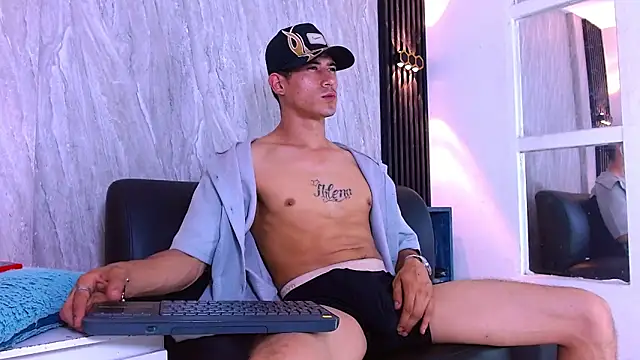 Jhonn Rhyss online show from December 21, 7:32 pm