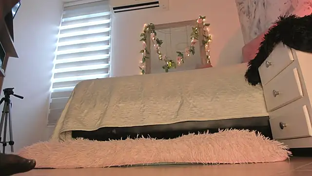 Bella desi  online show from March 20, 1:16 pm