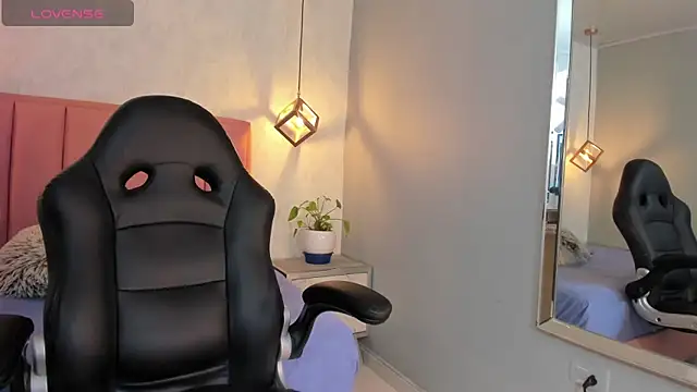 SUNNYCYRUS online show from October 3, 12:24 pm